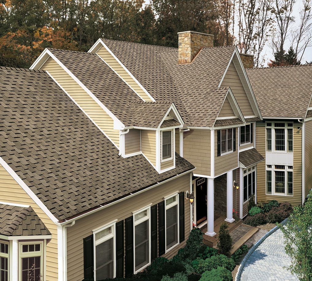 Timeless shingle colors - Home featuring Grand Sequoia shingles in Weathered Wood