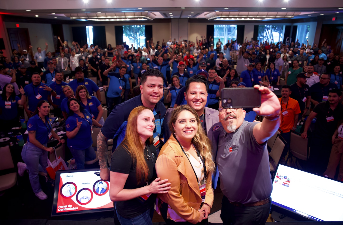 A group of instructors take a group selfie with all the 2024 LA LIR attendees