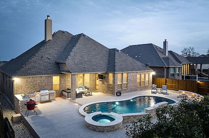 GAF UHDZ class 4 impact resistance roof and Class 4 ridge cap shingles are now available nationwide.