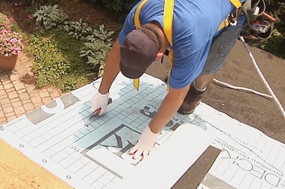 A roofer installs GAF Deck-Armor™ Premium Roof Deck Protection underlayment