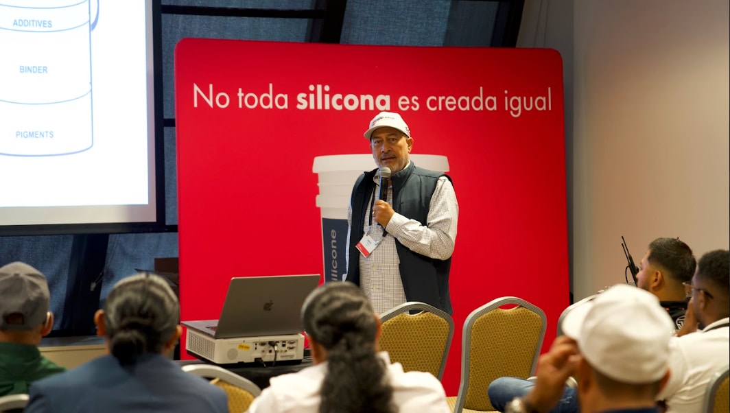 A man teaches commercial roofing at LIR Atlanta Expo