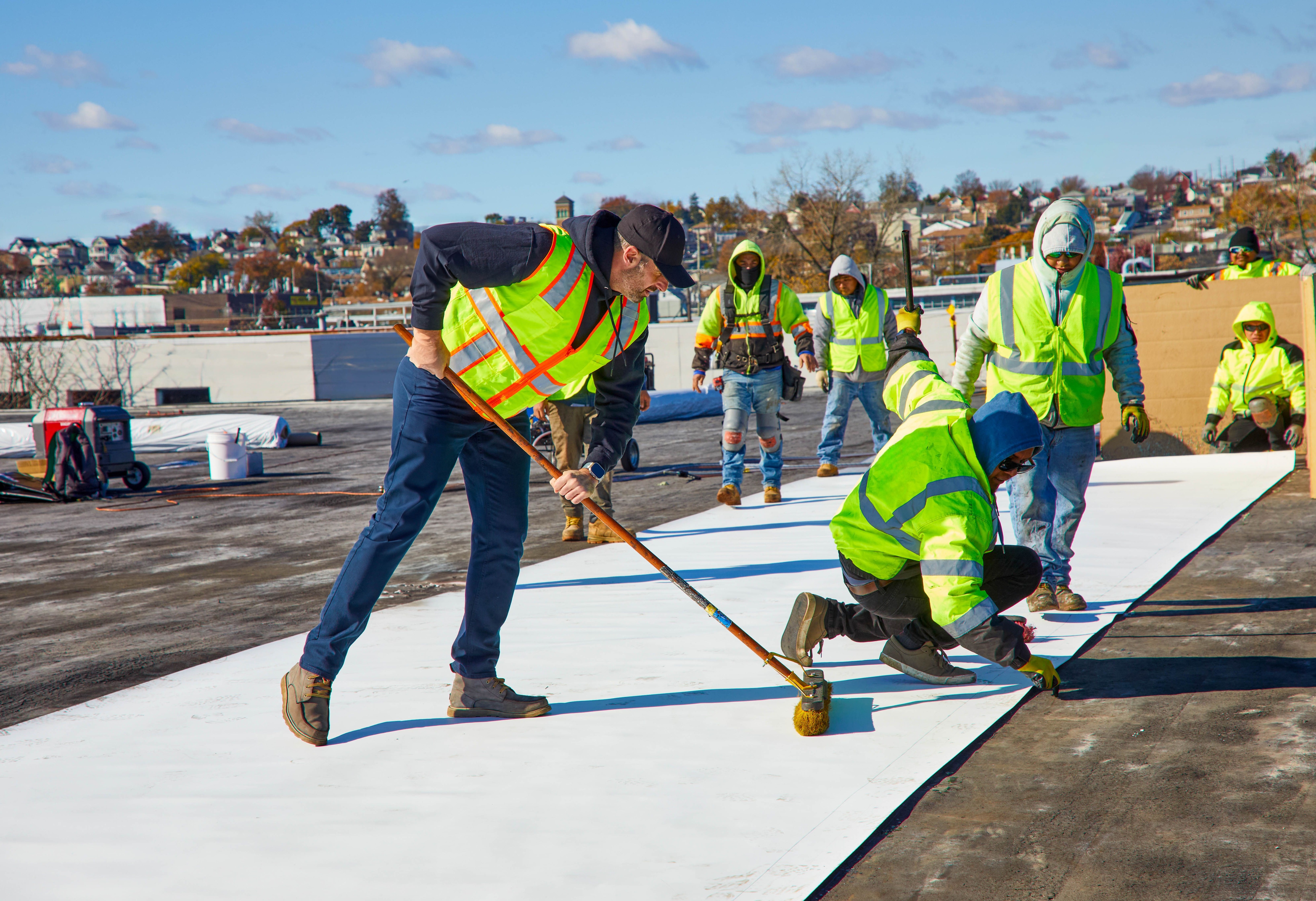 4579ead9-54ee-4f11-a16f-ccf951e000c0 Roofers installing a GAF single-ply roofing system in cold weather.