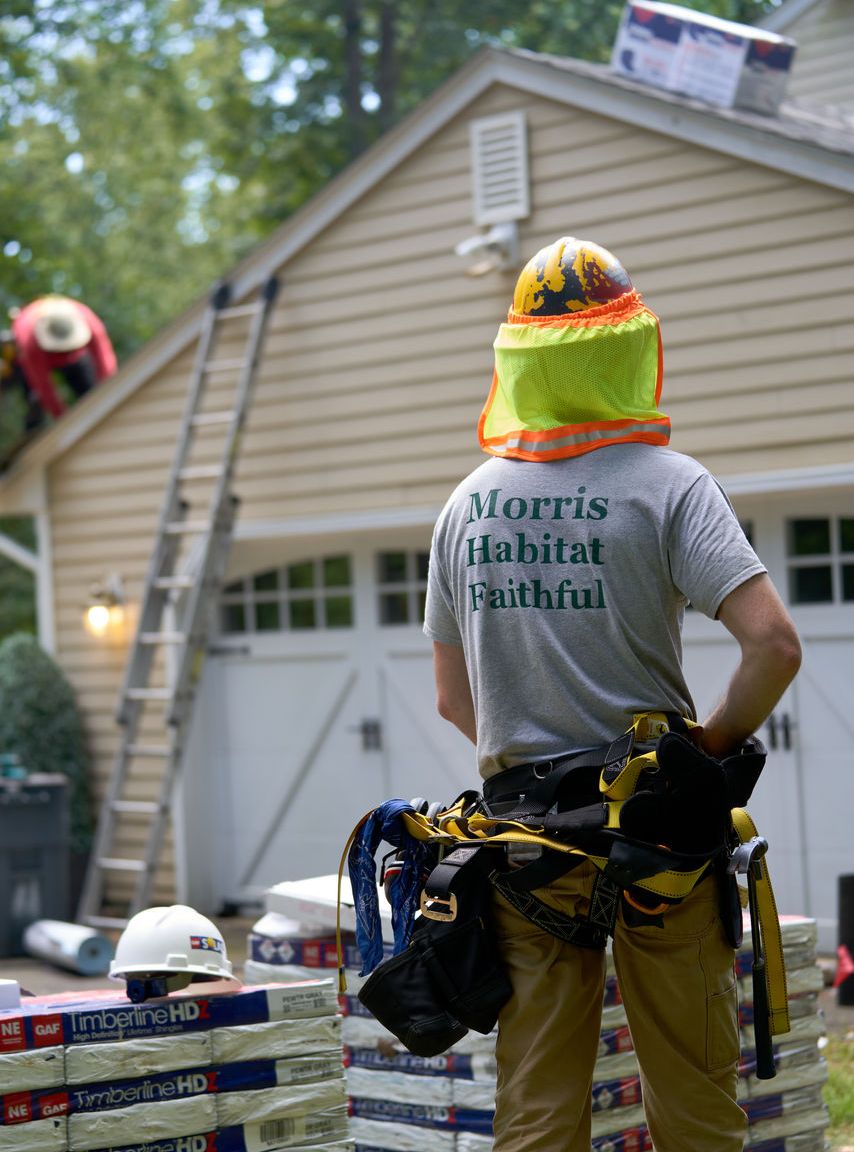 46e54e0c-f01b-47ca-b8e2-da9938dcb67a Having proper safety equipment when installing a roof is very important.