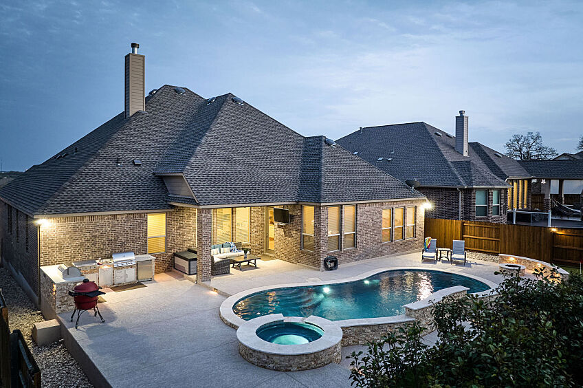 GAF UHDZ class 4 impact resistance roof and Class 4 ridge cap shingles are now available nationwide.